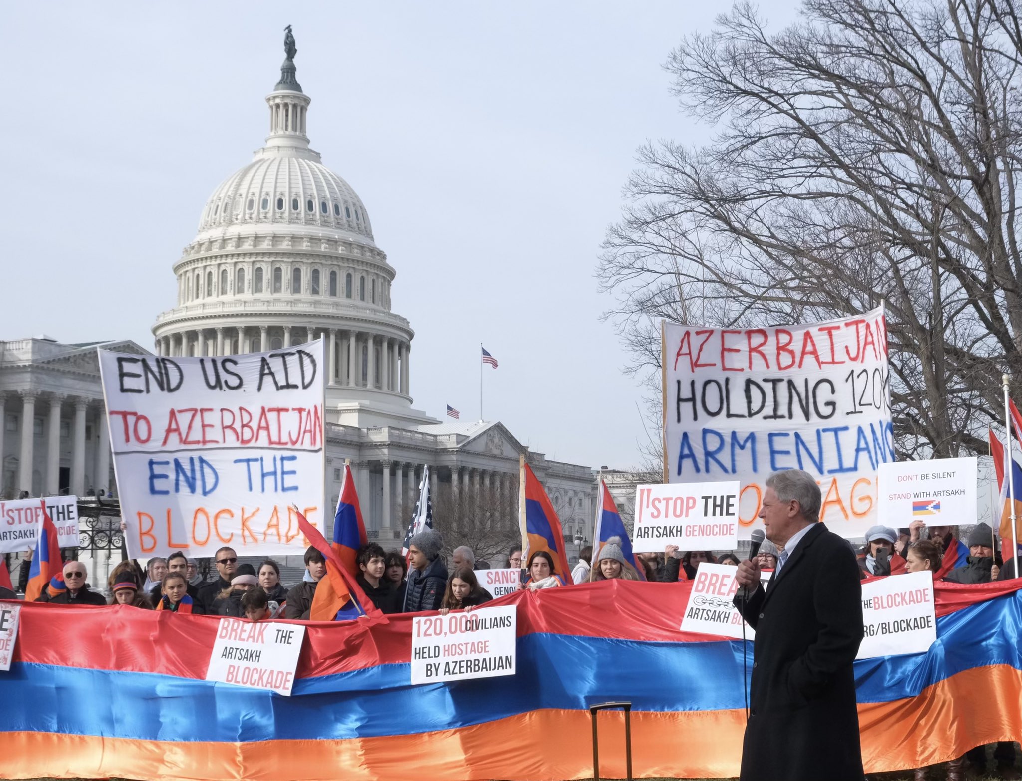 Washington'da Kongre Binası önünde Laçin ablukası protestosu